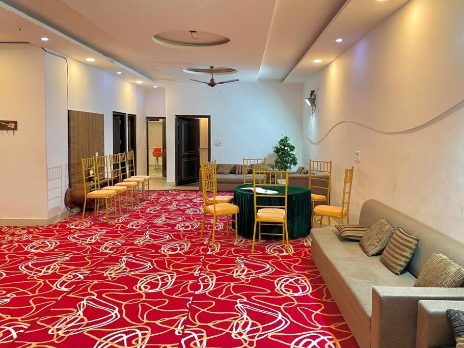 Amber - 5 Bedroom Villa, Garden In Rohini, Delhi *